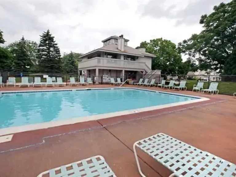 649 Sanders Ct — Photo 22