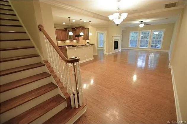 16434 Hawfield Woods Ln — Photo 3