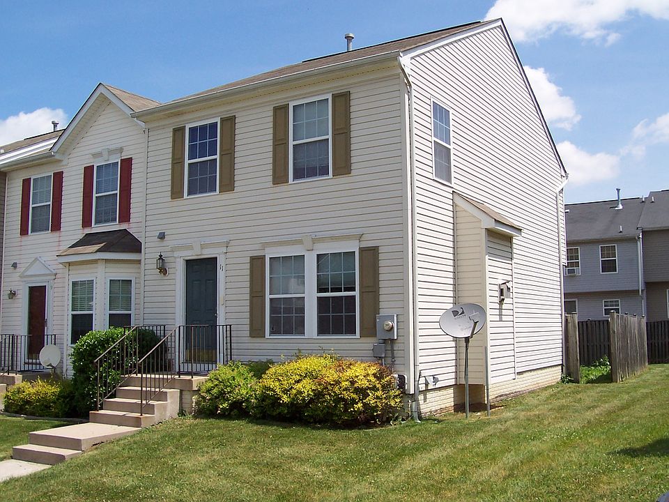 1st image of 11 E Calabash Ct