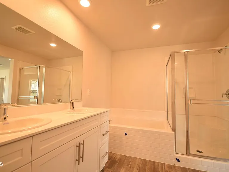 656 Martina St — Photo 9