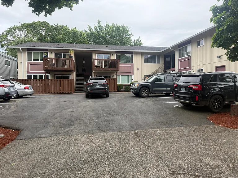 4228 SE 15th Ave #8 — Photo 3