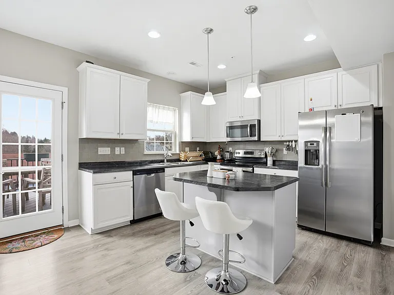 404 Aprilmae Way — Photo 12