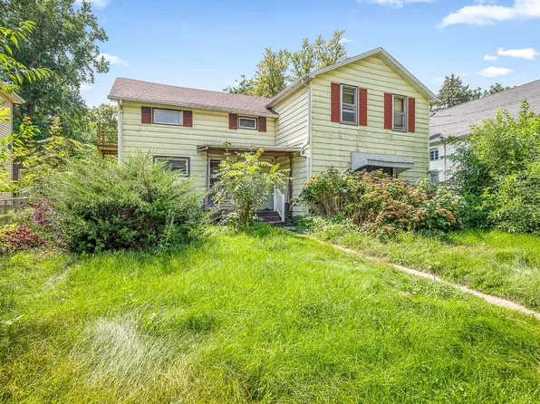 521 E Pleasant St, Freeport, IL 61032