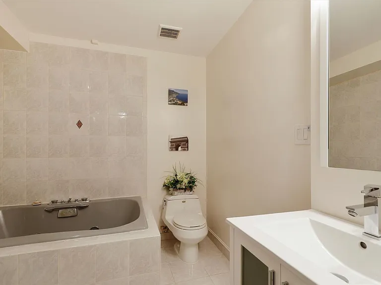 1397 Canterbury Way — Photo 36