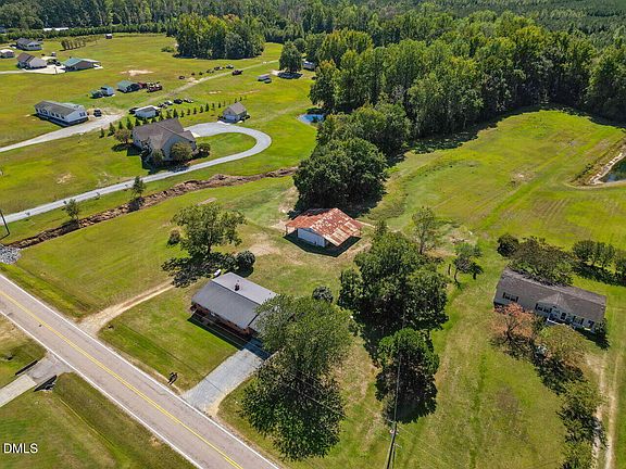 3rd image of 246 Railroad Rd