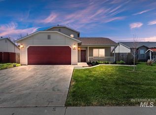 331 Cedar Park Ln, Nampa, ID 83686