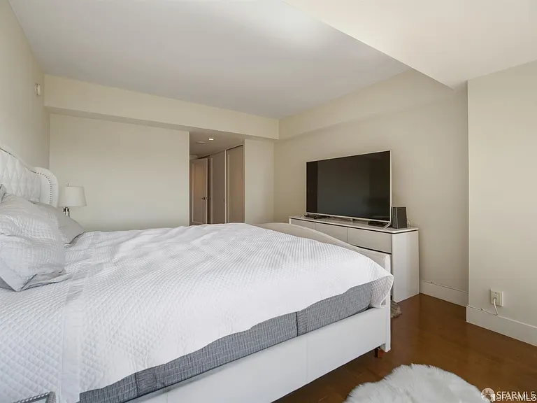 1177 California St #312 — Photo 19