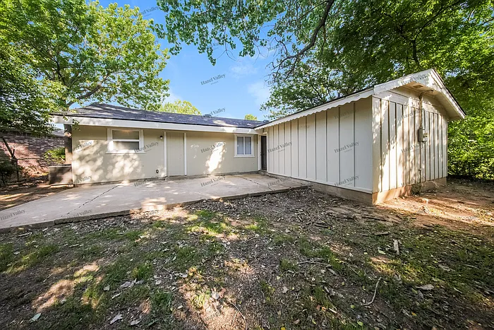 1509 Hampton Dr — Photo 11