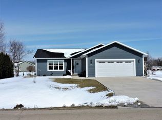 745 E Scott St, Omro, WI 54963