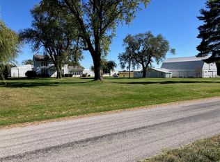13010 Creek Rd, Carlyle, IL 62231