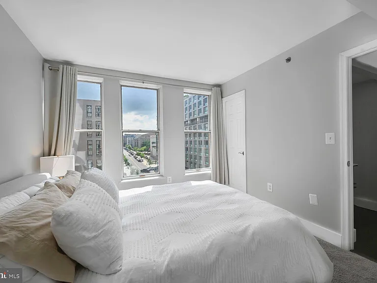 601 Pennsylvania Ave NW #610 — Photo 11