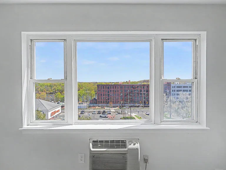 21 C07spring St #C07 — Photo 8