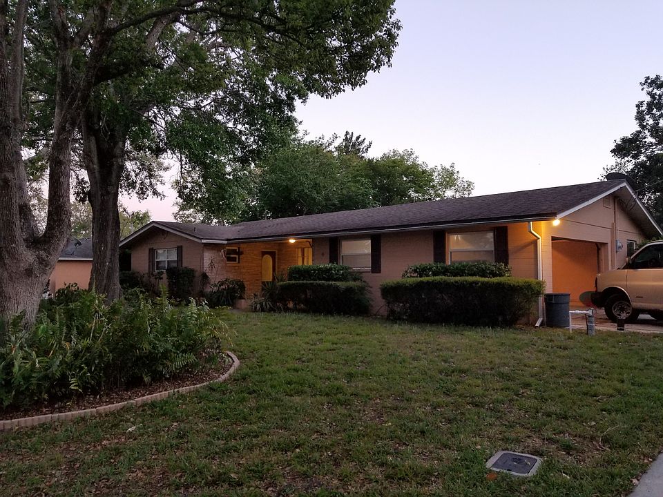 1st image of 6 Oakmont Cir