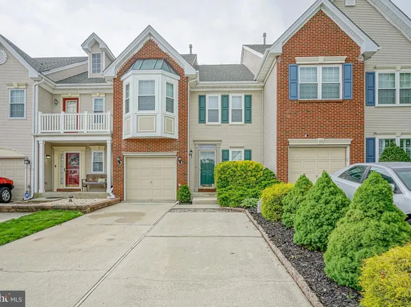 83 La Costa Dr, Blackwood, NJ 08012