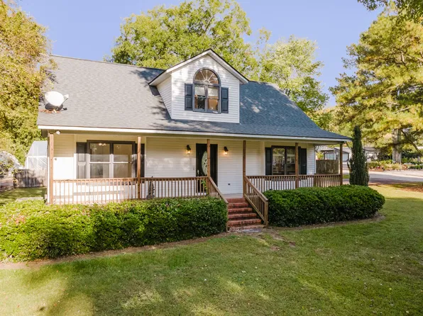 33 Pine Ridge Rd, Zebulon, NC 27597