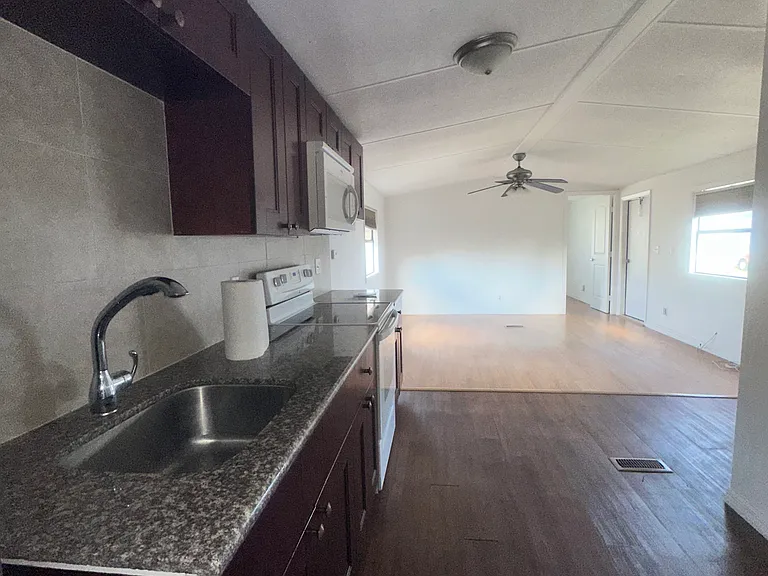 11886 Watergate Cir — Photo 5