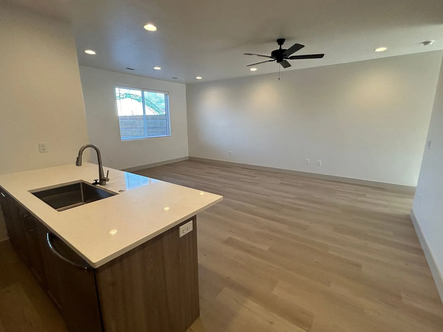 3 Bed, 2.5 Bath, 2 Car Garage For Rent! — Photo 4