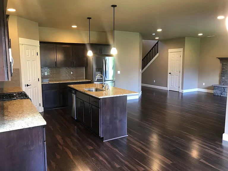 3527 NE Crystal Springs Dr — Photo 5