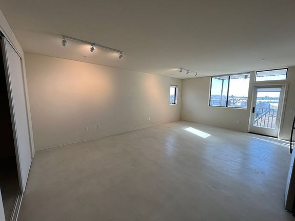 5th image of 5585 Mildred St #511