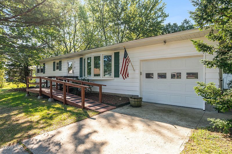 2nd image of 19 Clearview Court