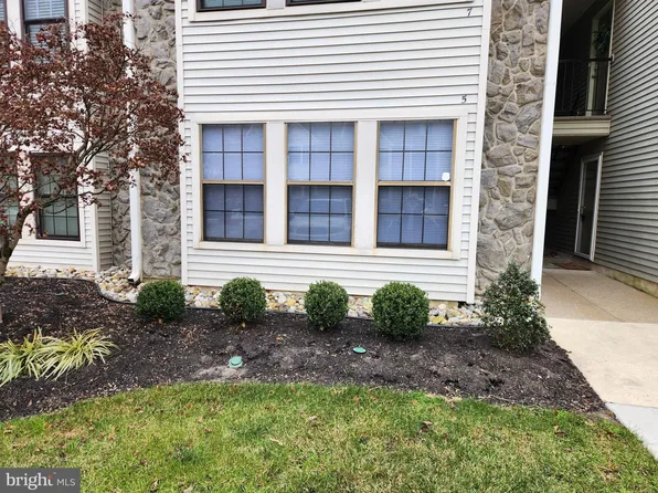 5 Summit Ct, Marlton, NJ 08053