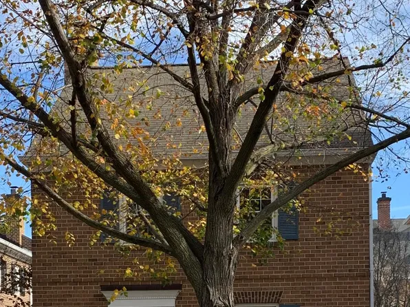 1053 N Pitt St, Alexandria, VA 22314