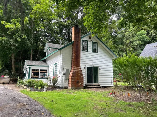 4 Ireland Dr, Fort Johnson, NY 12070