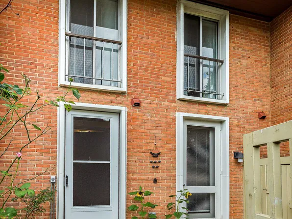2 Palmer Green Ct, Baltimore, MD 21210