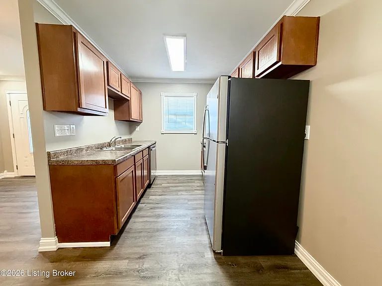 703 Victoria Ct — Photo 5