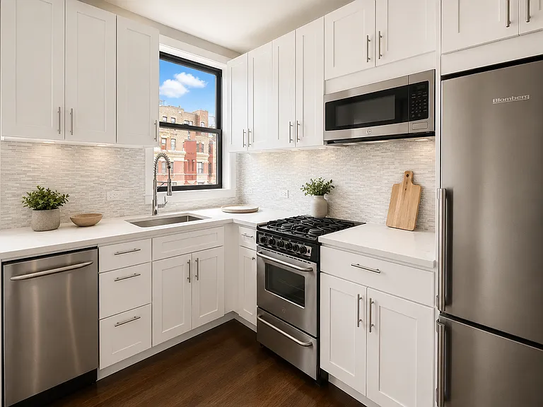 77 W 68th St #5B — Photo 2