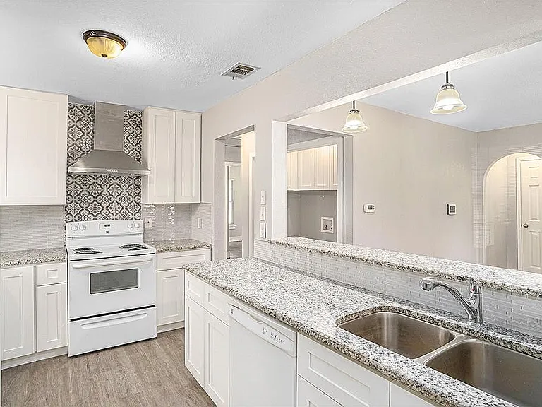 2533 Warren Ave — Photo 27