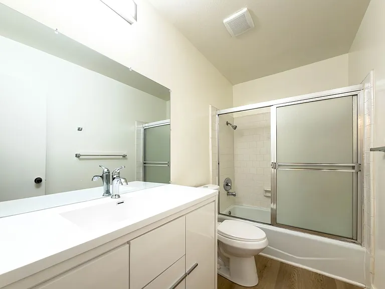 6535 Pickering Ave — Photo 10
