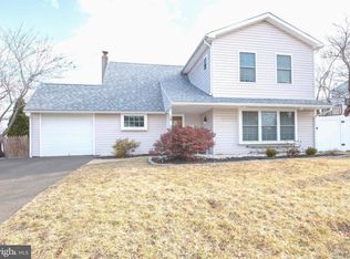 48 Hawk Rd, Levittown, PA 19056
