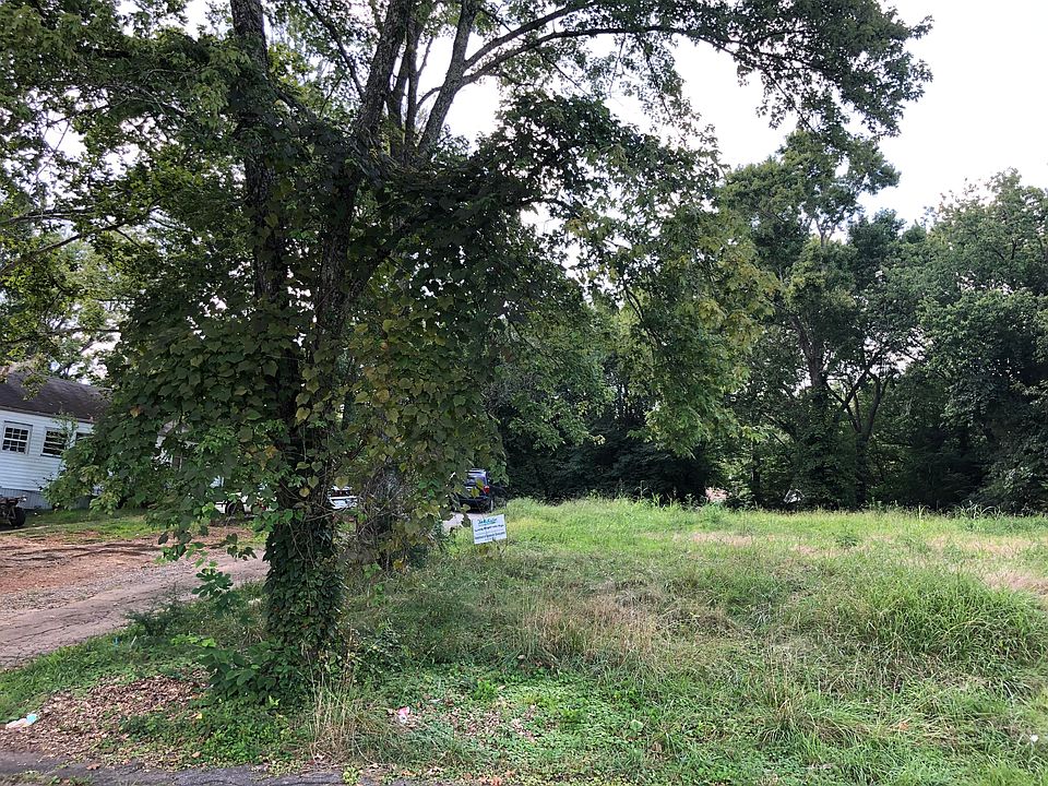 2nd image of 132 Hamilton Cir