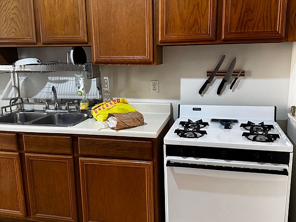3rd image of 3613 N Pine Grove Ave #2
