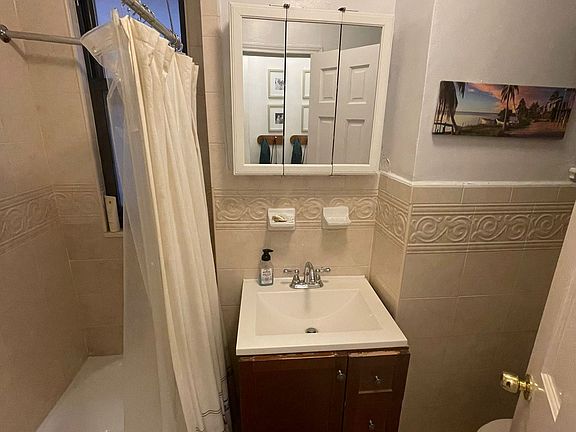 5th image of 202 W 107th St APT 1W