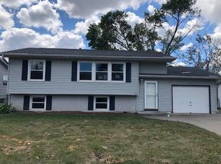 2705 Matthew Dr SW, Cedar Rapids, IA 52404