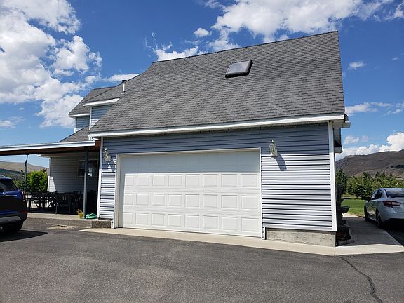 Attached 2-car Garage