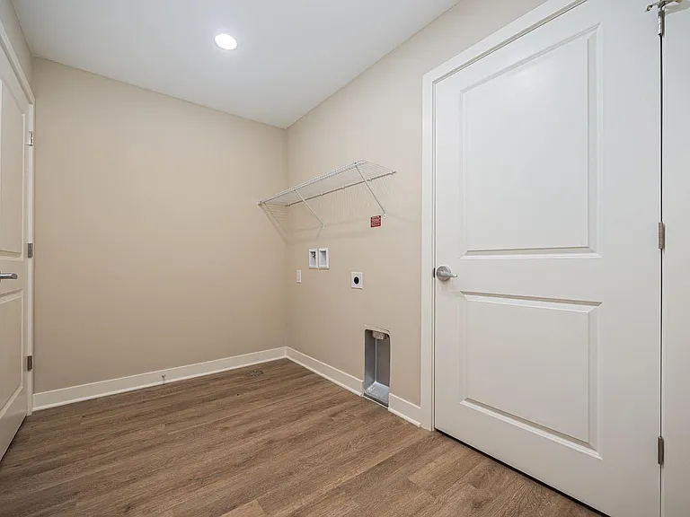 Broadleigh Lofts — Photo 39