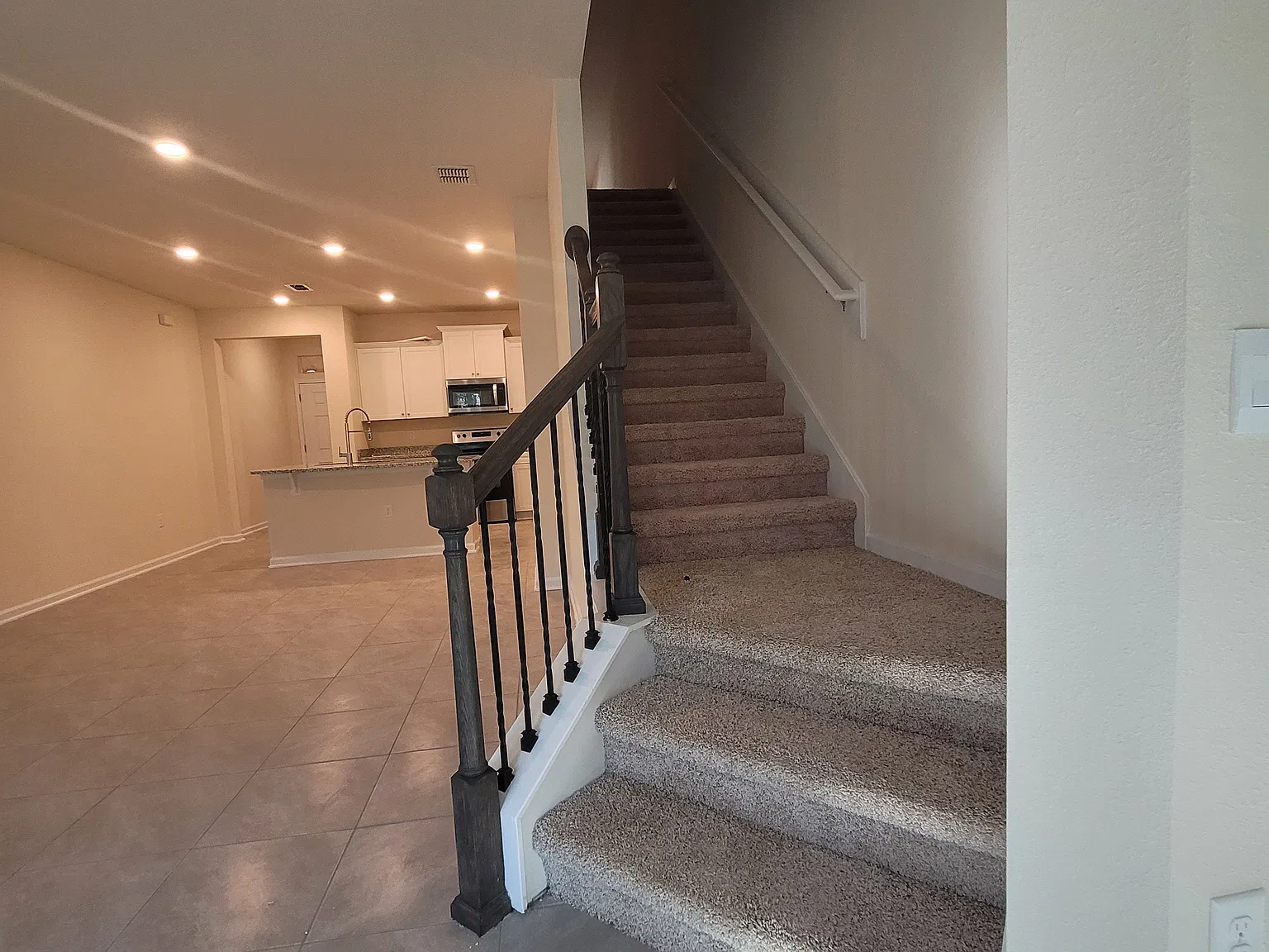 3 bed, 1722 sqft, $2,200 — Photo 4