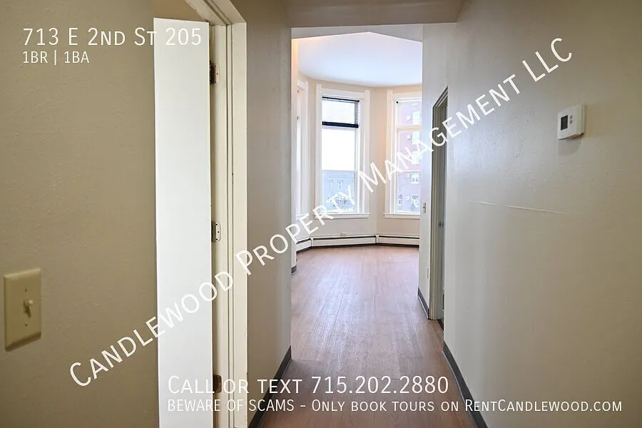 Building Photo - 713 E 2nd St #205