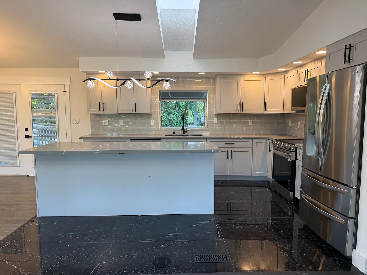 4 bed, 1300 sqft, $3,150 — Photo 4