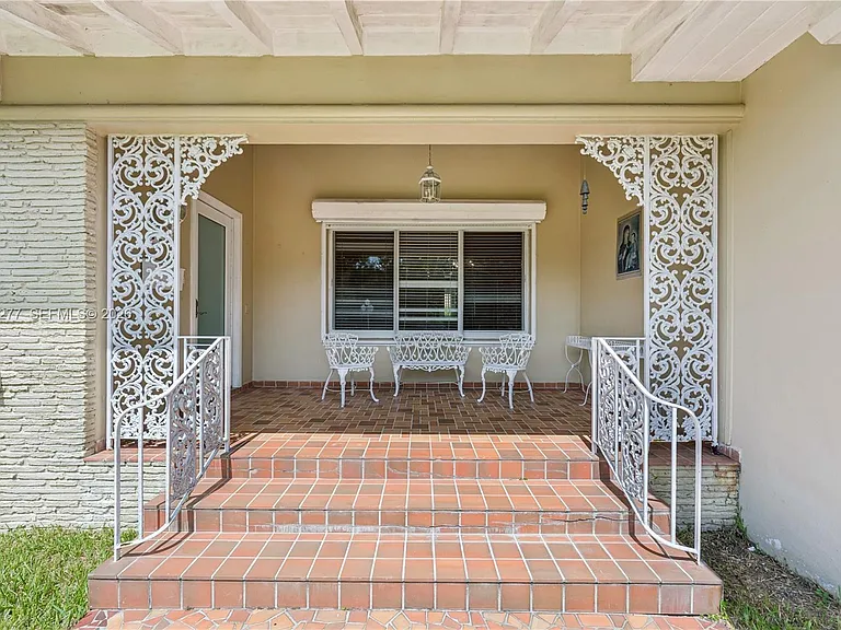 2514 E Granada Blvd — Photo 10
