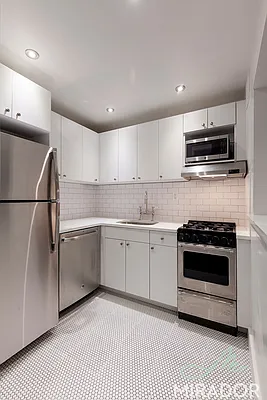 Rented by Mirador Real Estate | media 21