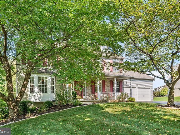 3rd image of 5 White Woods Ln