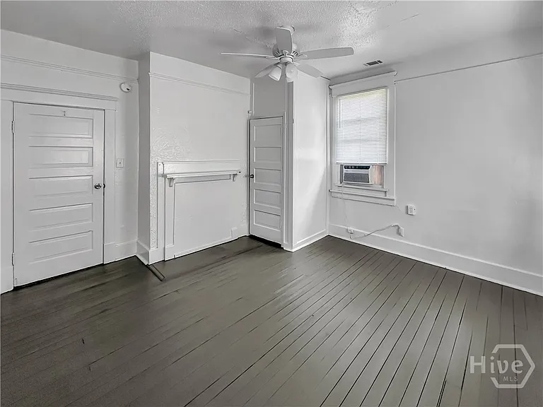 1022 W 46th St — Photo 17
