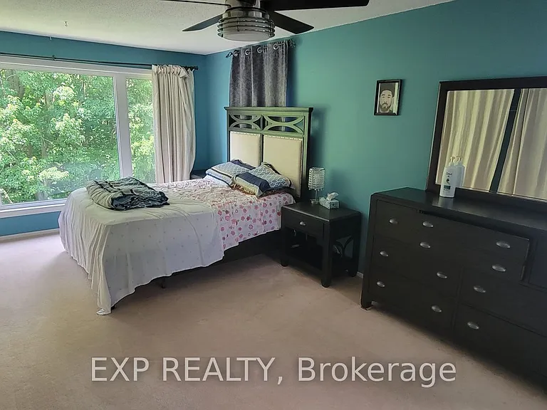 796 Harlequin Cres — Photo 10