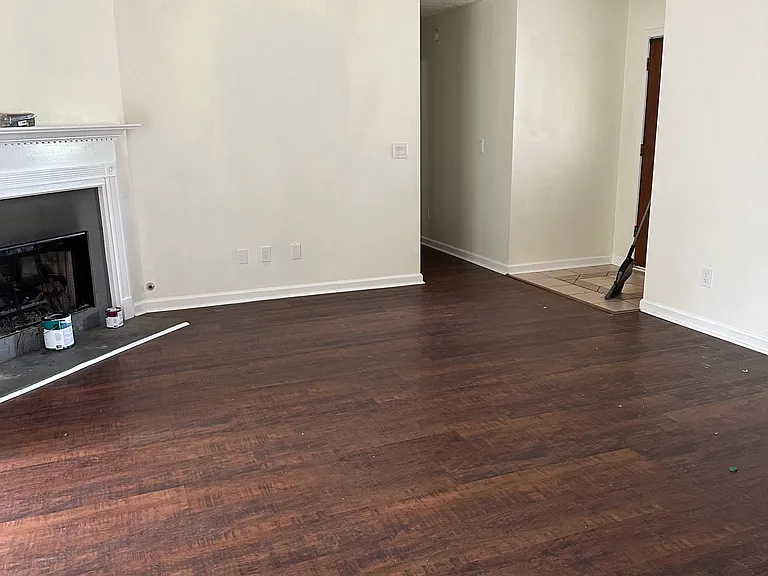 15 Laura Way — Photo 5