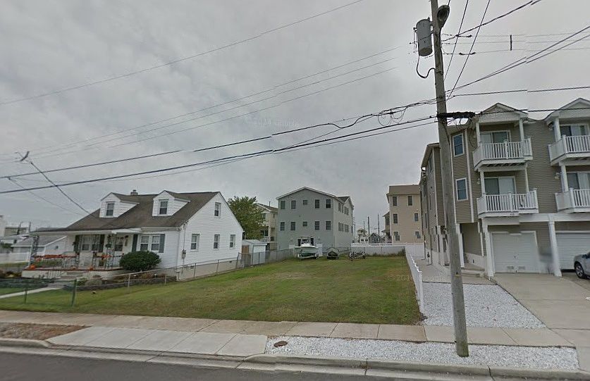 2nd image of 406 W 16th Ave