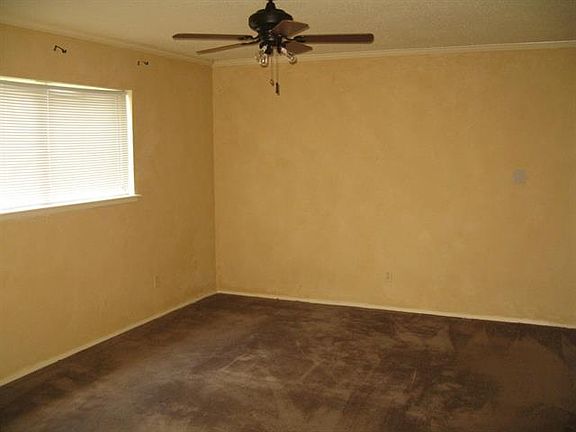 3rd image of 4105 Salem Dr